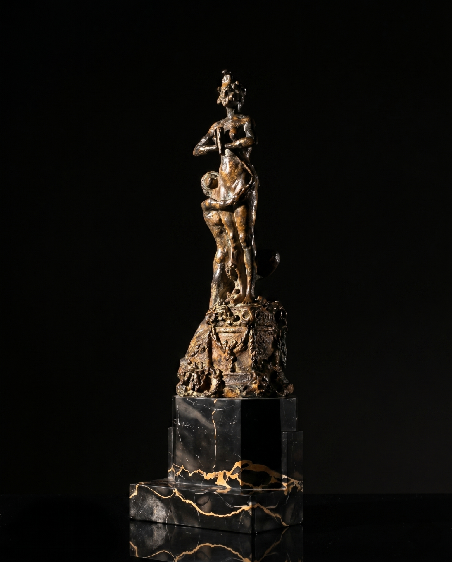 Philippe Wolfers (1858-1929), — L'idole, Sculptures, Maison Rogier, antiquaire à Bruxelles